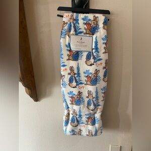 Peter Rabbit by Beatrix Potter oversize plush throw 50”x70”
- Brand new 🐇